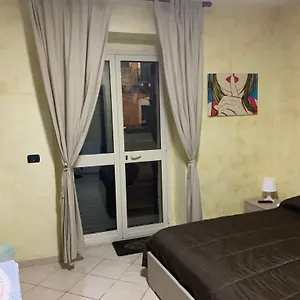  Couette-café Airport Bedroom House